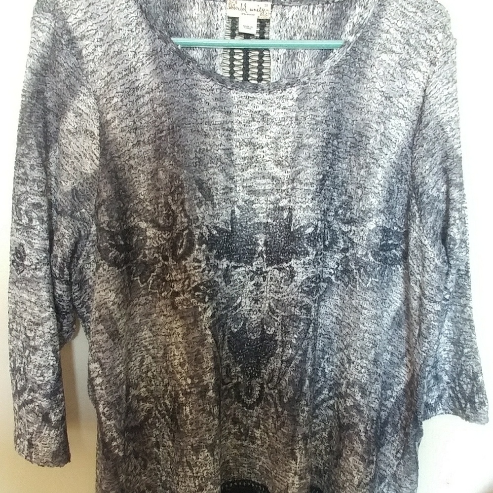 Three quarter sleeve knit tunic